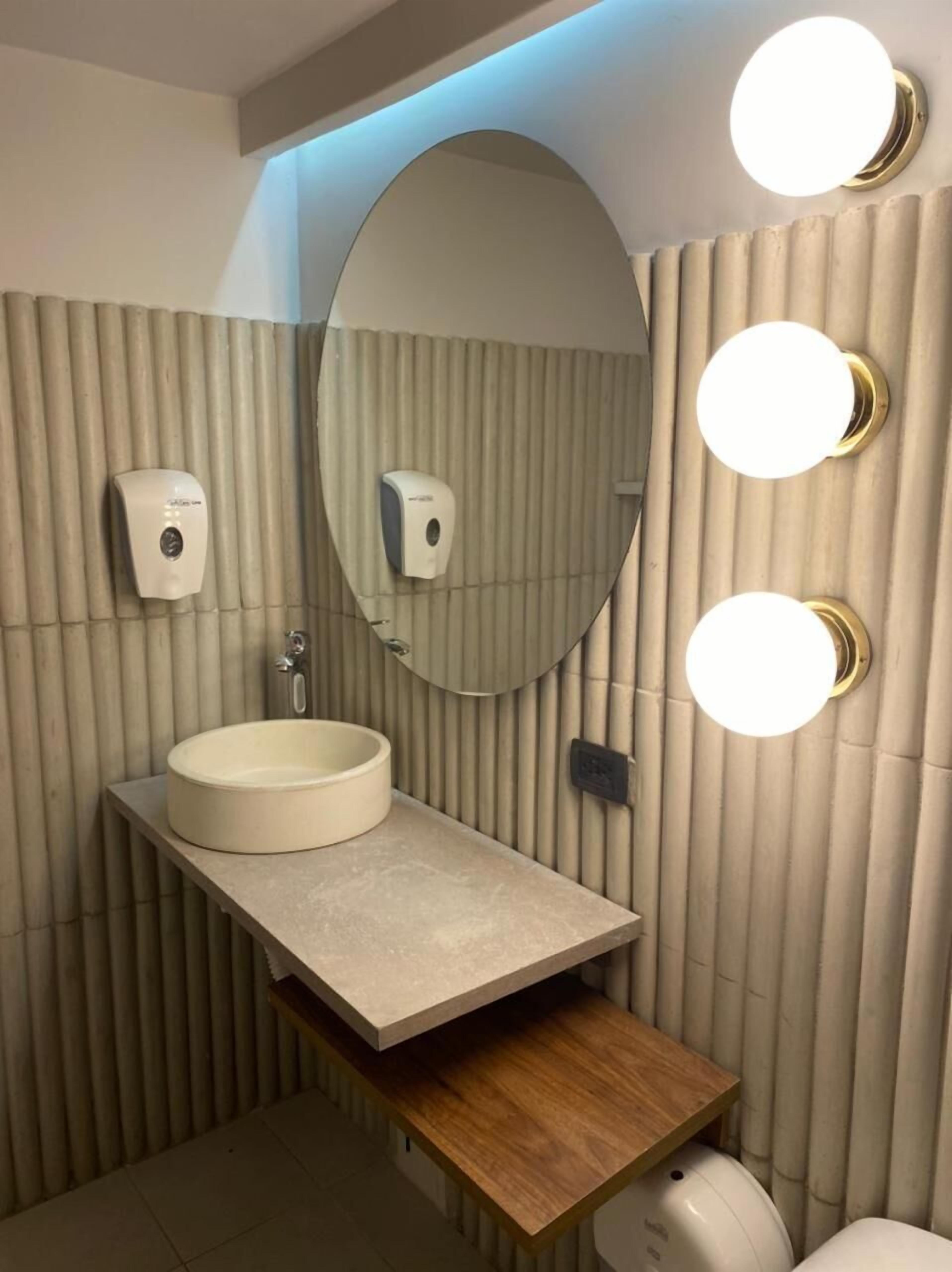 junior room | bathroom | shower, hair dryer, towels, soap