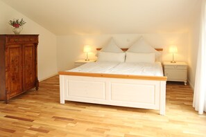 2 bedrooms, travel crib, free WiFi, bed sheets - Cozy holiday home with a magnificent view (Marialinden)