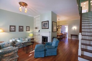 Smart TV, fireplace - Charming Home On Jones (Savannah)