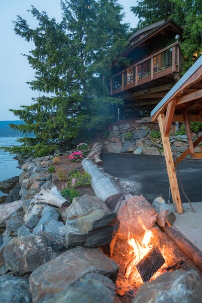 A custom built luxury tree house on the waterfront in Ketchikan - AMAZING!.