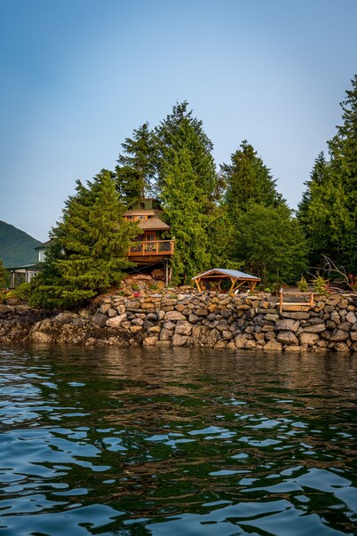A custom built luxury tree house on the waterfront in Ketchikan - AMAZING!.