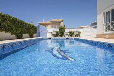 Villa Maresia | 4 Bedrooms | Easy Walking Distance to Beach | Galé