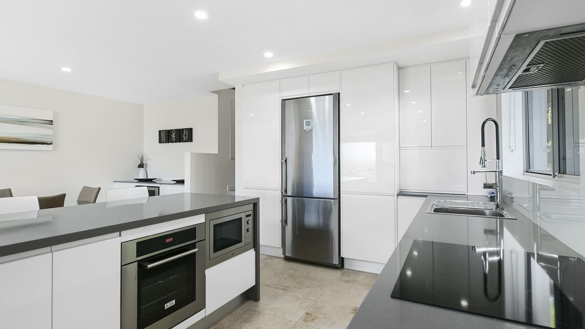 Exquisite Penthouse with views to Laguna Bay - Unit 3 Taralla 18 Edgar Bennett Avenue — image 17