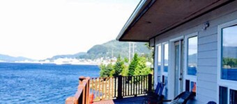 Waterfront only 2 miles from downtown!  Sleeps 8. Amazing Views!
