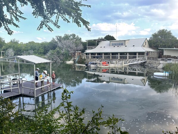 3 makuuhuonetta, yksilöllisesti sisustettu, yksilöllisesti kalustettu
