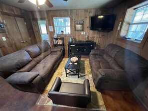 Perhetalo, tupakointi kielletty, järvinäköala | Oleskelualue | Älytelevisio, Netflix, Hulu, suoratoistopalvelut