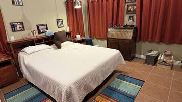 Basic Cabin | Blackout curtains, free WiFi, individually decorated