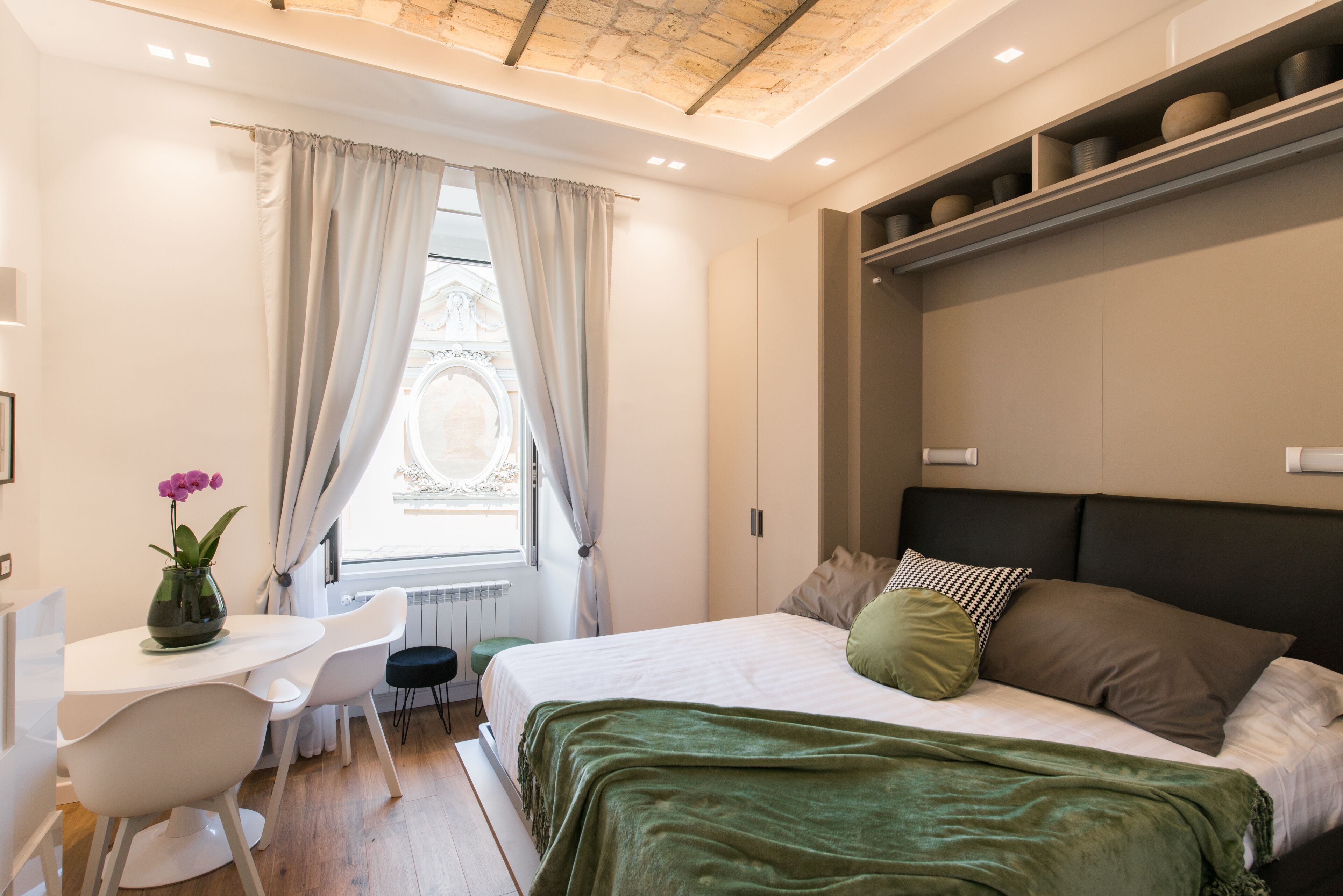 3 bedrooms, in-room safe, desk, iron/ironing board