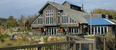 المنطقة المحيطة بالمنشأة