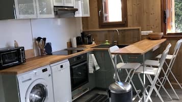 冰箱、微波炉、烤箱、炉灶