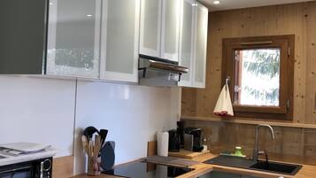 冰箱、微波炉、烤箱、炉灶