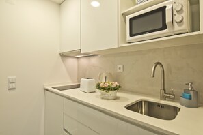 Fridge, microwave, stovetop, coffee/tea maker