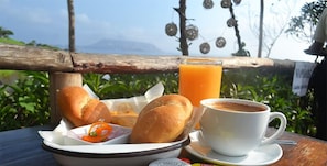 Free daily continental breakfast