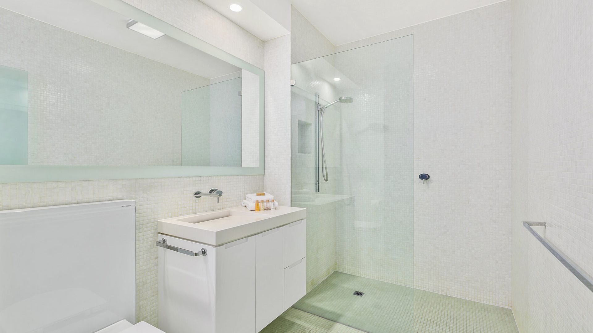Spectacular Penthouse in Little Cove Noosa Heads - Unit 2 Cuvee 29 Allambie Rise — image 15