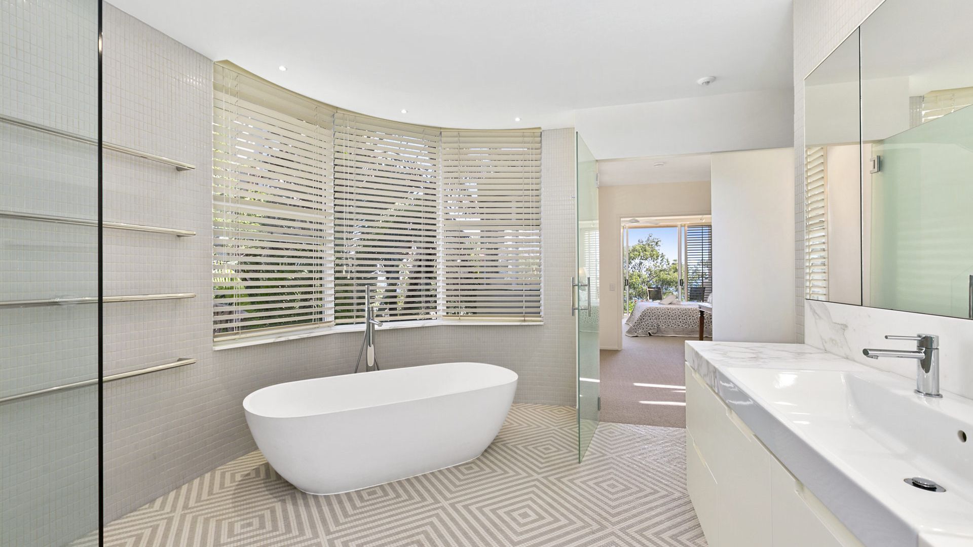 Spectacular Penthouse in Little Cove Noosa Heads - Unit 2 Cuvee 29 Allambie Rise — image 12