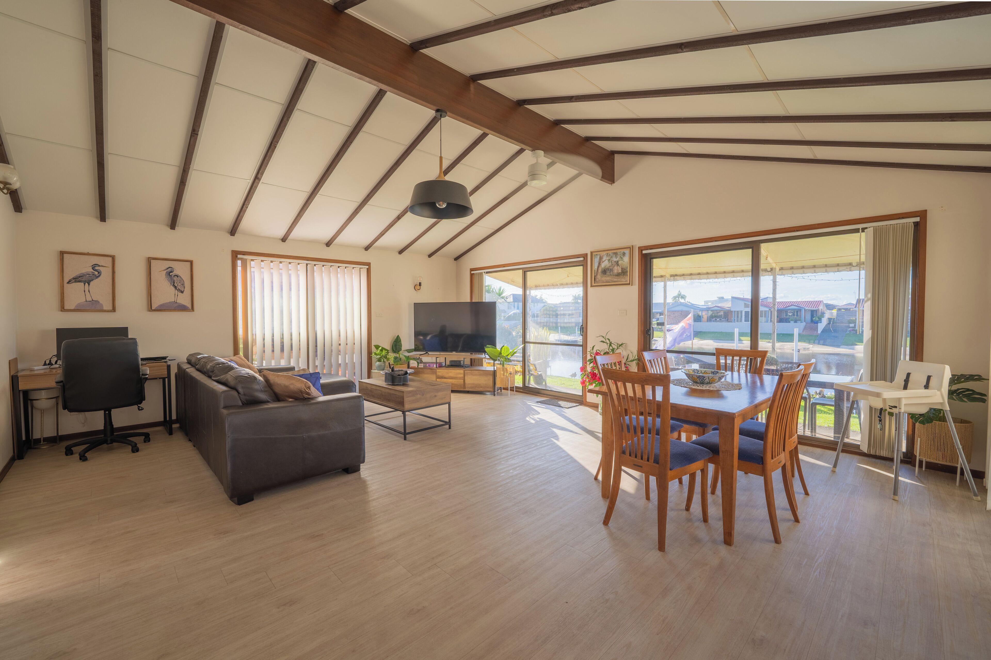 TV, Netflix, DVD player, books