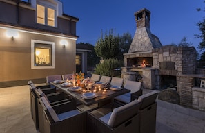 Outdoor dining - GUEST HOUSE SUNSHINE (Pula)