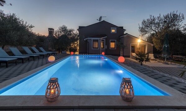 Outdoor pool - GUEST HOUSE SUNSHINE (Pula)