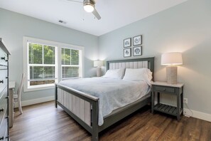 8 bedrooms, desk, iron/ironing board, travel crib