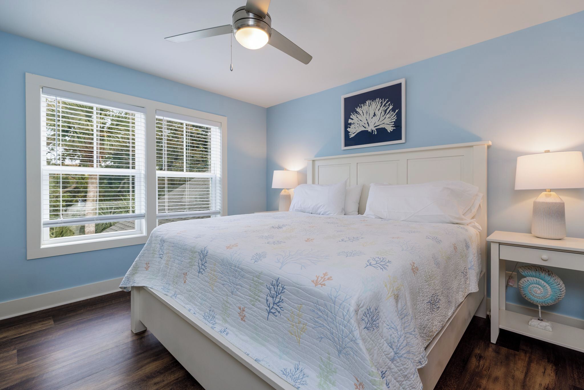8 bedrooms, desk, iron/ironing board, travel crib
