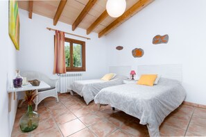 3 chambres, fer et planche à repasser, Wi-Fi gratuit, draps fournis