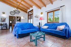 TV - Villa with private pool near Manacor,  Villa con piscina privada en Manacor, YourHouse Garballons (Manacor)