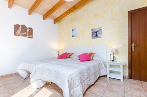 3 bedrooms, iron/ironing board, free WiFi, bed sheets