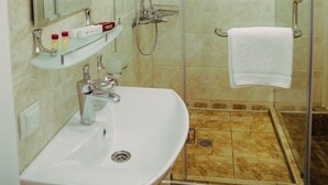 Deluxe Double Room | Bathroom | Free toiletries, towels, soap, toilet paper - Art Rakat (Tashkent)