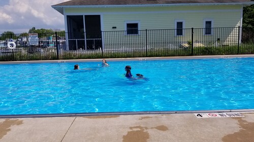 Una hermosa casa a estrenar de 5 habitaciones, a 5 minutos del lago Michigan y la piscina.