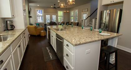 A Beautiful, 5 bedroom home, 5 Minutes from Lake Michigan and pool! Sleeps 20.