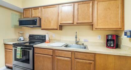 New Cheerful 1 Bed upstairs unit just steps from famous Cocoa Beach.