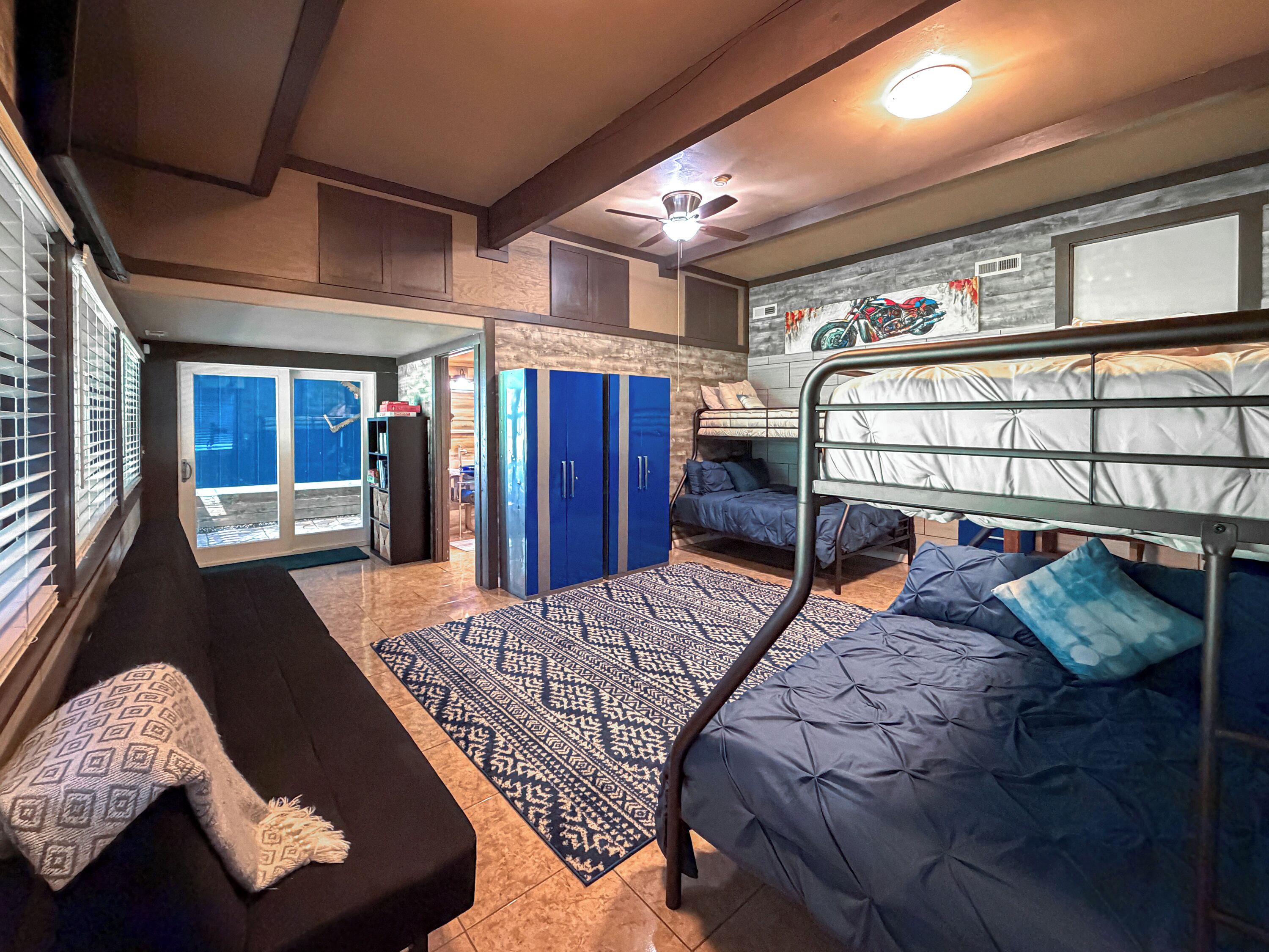 4 slaapkamers, een strijkplank/strijkijzer, wifi, beddengoed