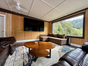 Älytelevisio, takka, DVD-soitin