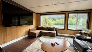 Smart-TV, peis og DVD-spiller