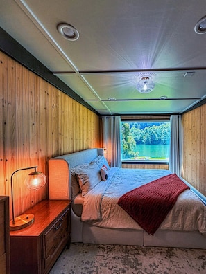 4 habitaciones, tabla de planchar con plancha, wifi y ropa de cama