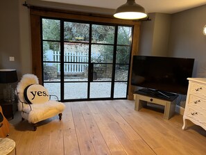 Interior - Beautifully restored barn in lovely Northamptonshire Village (Orlingbury)