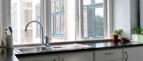 Refrigerador, horno, parrilla de estufa y lavavajillas