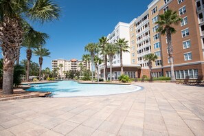 室外游泳池，恒温泳池