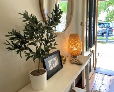 Cute Cottage on Byng | Walk to Town