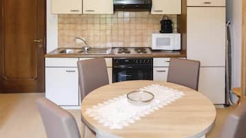 Réfrigérateur, plaque de cuisson, cafetiÚre/bouilloire