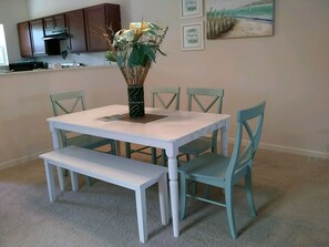 Family House | In-room dining - JDs Place (Carolina Beach)