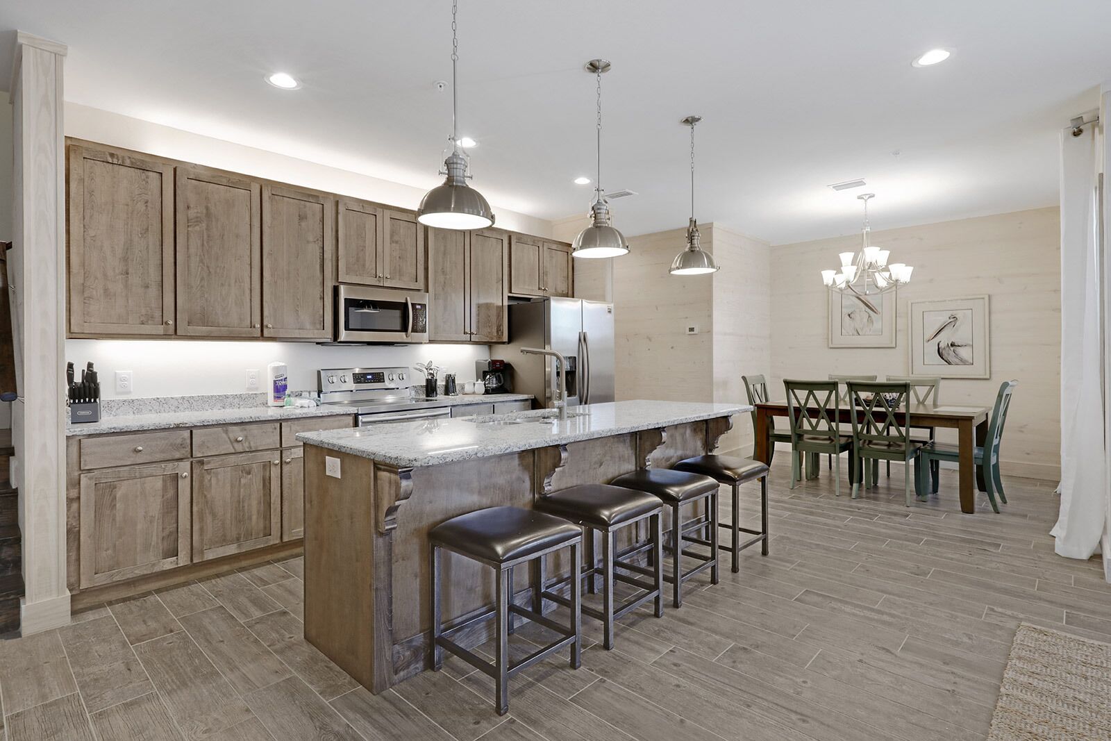 冰箱、微波炉、烤箱、炉灶