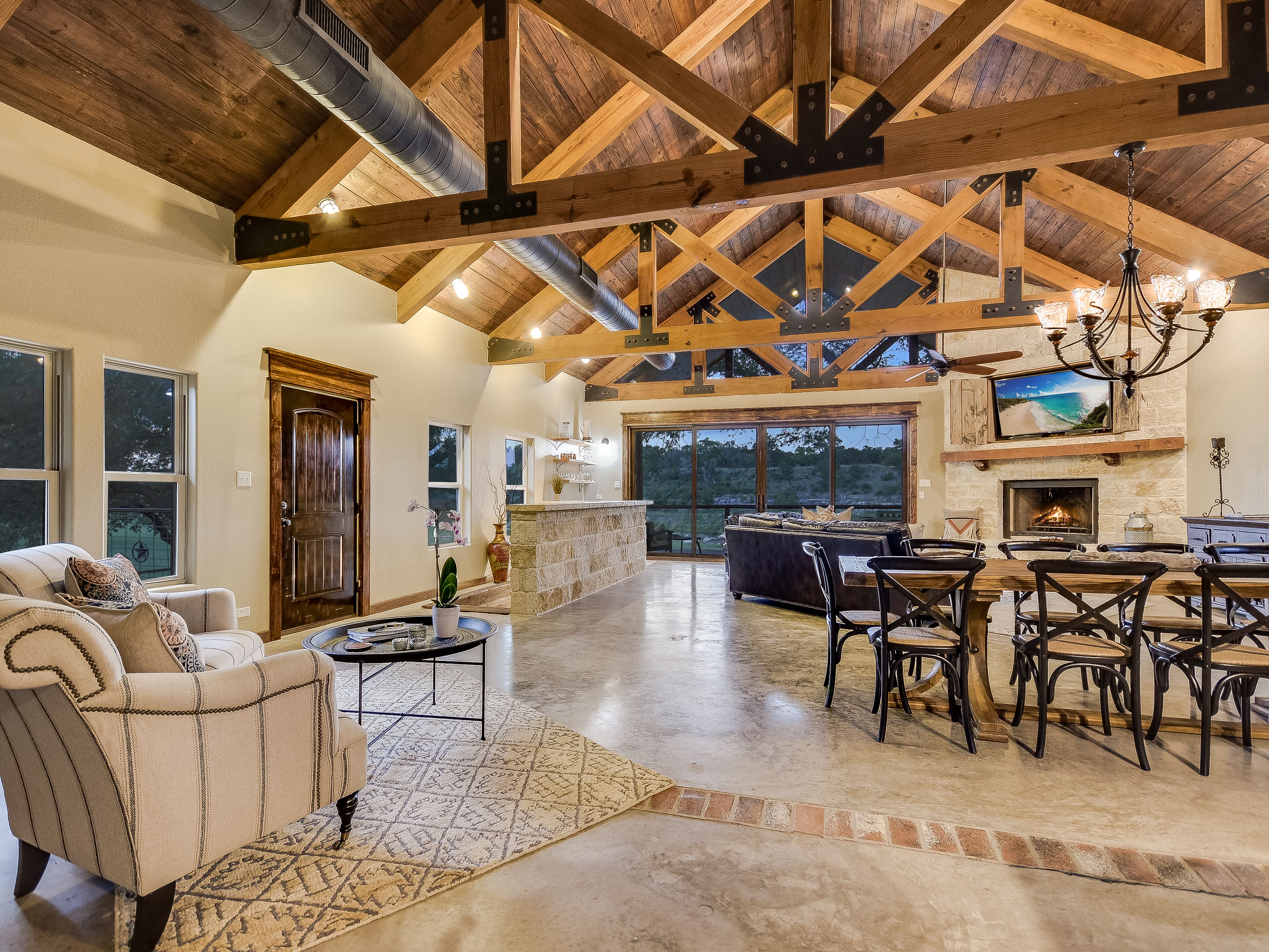 Blanco River, Beautiful Valley, 6 Acres,  Sleeps 11, Pool & Hot Tub.