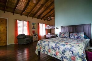 1 bedroom, in-room safe, free WiFi, bed sheets - Stay & Dive with Beautiful Ocean Views, steps to the waters edge!   (Sandy Bay)