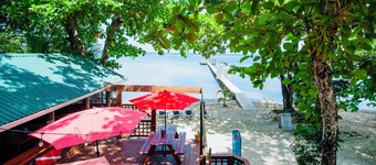 Stay & Dive with Beautiful Ocean Views, steps to the waters edge!  