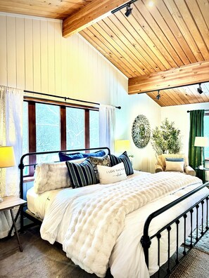 3 chambres, fer et planche à repasser, Wi-Fi, draps fournis