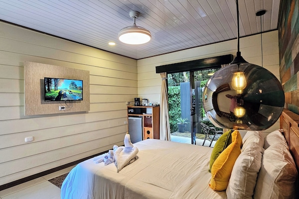 Junior Room, Terrace, Mountainside | Seprai katun Mesir, seprai premium, dan selimut bulu angsa