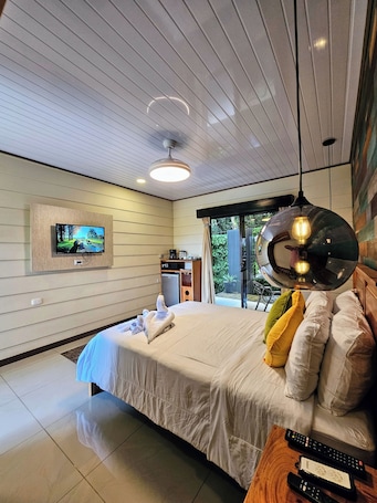 Junior Room, Terrace, Mountainside | Egyptian cotton sheets, premium bedding, down comforters. Calathea Hotel Monteverde