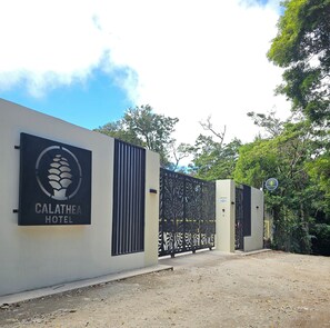 Front of property - Calathea Hotel Monteverde (Monteverde)
