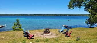 Où les cabines confortables au bord du lac rencontrent le magnifique lac Torch